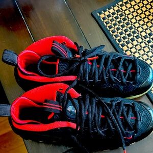 Nike Black and Red Men's Sneakers